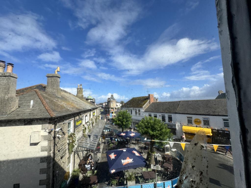 Lot: 61 - BAR IN CENTRAL NEWQUAY WITH POTENTIAL - View across the square